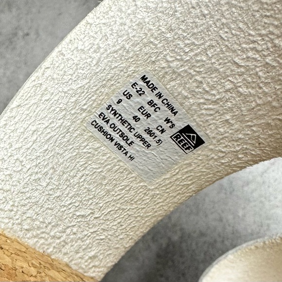Reef Vista Hi Sandals | Women’s Size 9 | White & Tan - Picture 6 of 7